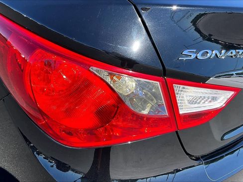 Used 2012 Hyundai Sonata Limited w/ Navigation Pkg FWD image 28