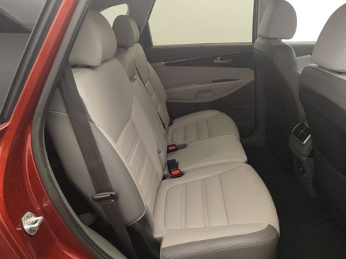 Used 2019 Kia Sorento SX image 19