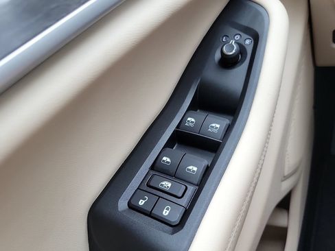 Used 2025 Jeep Grand Cherokee L Limited RWD image 16