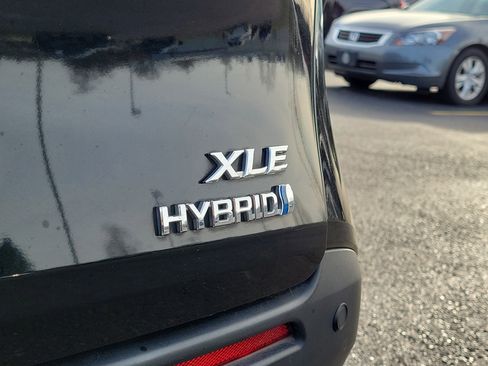 Used 2024 Toyota Sienna XLE image 7