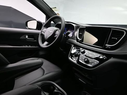 New 2026 Chrysler Pacifica Select image 12