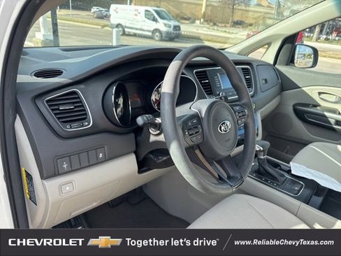 Used 2018 Kia Sedona L image 22
