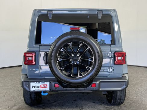 Used 2024 Jeep Wrangler Unlimited Sahara w/ Technology Group AWD/4WD image 6