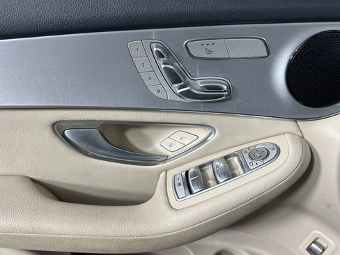 Used 2019 Mercedes-Benz GLC 300 image 10