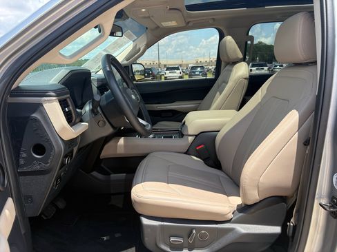 Used 2024 Ford Expedition Max Limited RWD image 10
