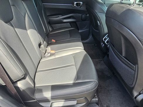 Used 2022 Kia Sorento S image 10