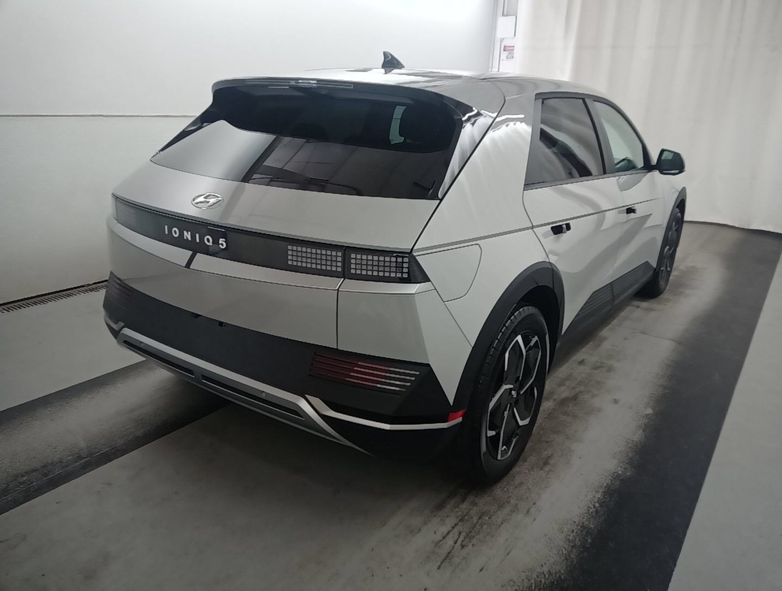 Used 2024 Hyundai Ioniq 5 SEL RWD image 3