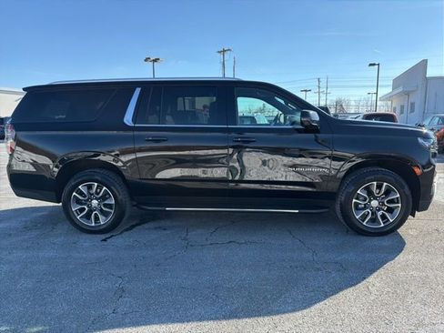 Used 2022 Chevrolet Suburban LT w/ LT Signature Plus Package image 10