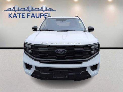 Certified 2025 Ford Expedition Active AWD/4WD image 2