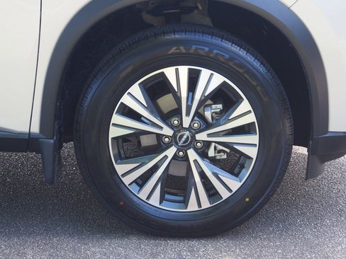 Used 2023 Nissan Rogue SV w/ SV Premium B Package image 9