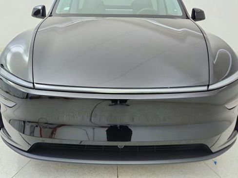 Used 2026 Tesla Model Y 2WD image 8