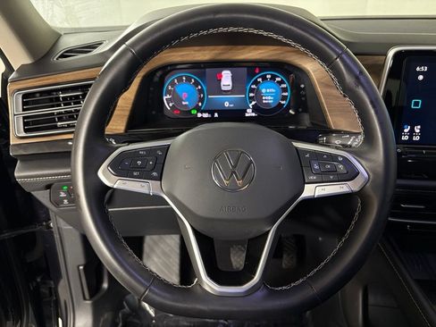 Used 2025 Volkswagen Atlas SE FWD image 19