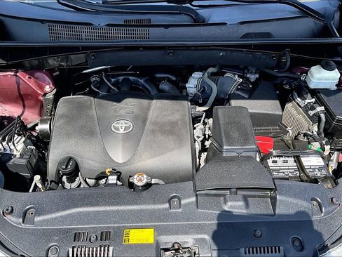 Used 2018 Toyota Highlander XLE AWD/4WD image 10