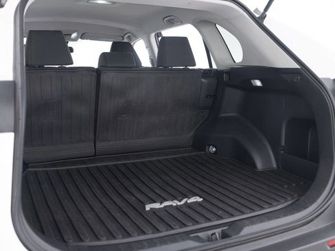 Used 2022 Toyota RAV4 LE FWD image 40