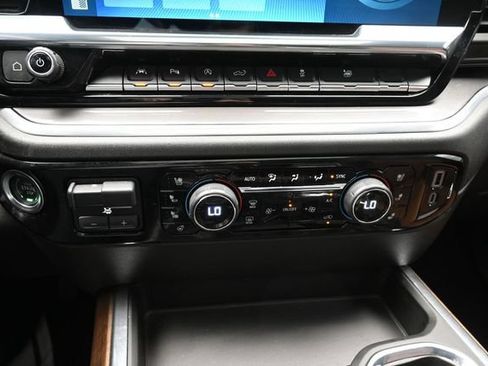 Used 2025 Chevrolet Silverado 1500 High Country AWD/4WD image 49