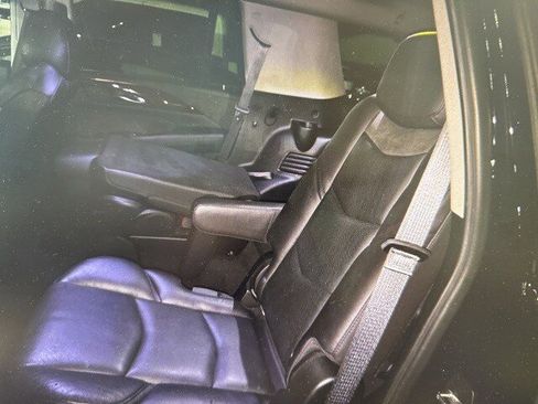 Used 2019 Cadillac Escalade Luxury w/ LPO, Radiant Package image 13