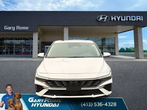 Used 2024 Hyundai Elantra SEL w/ Convenience Package FWD image 10