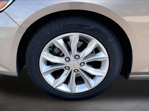 Used 2022 Chevrolet Malibu LT FWD image 36