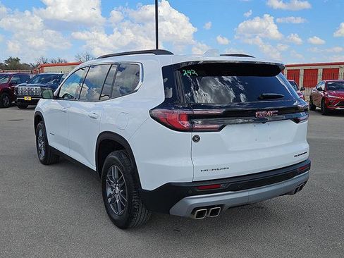 Used 2025 GMC Acadia Elevation image 3