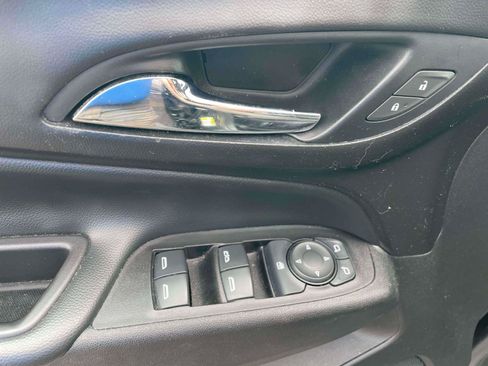Used 2019 Chevrolet Equinox LT w/ LPO, Cargo Package FWD image 10