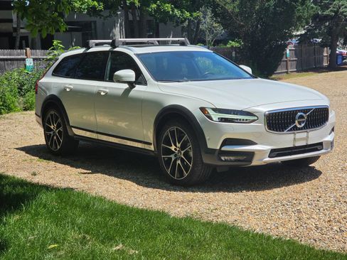 Used 2019 Volvo V90 T6 Cross Country w/ Protection Package Premier AWD/4WD image 3