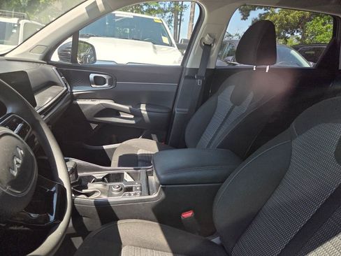Used 2025 Kia Sorento LX FWD image 4
