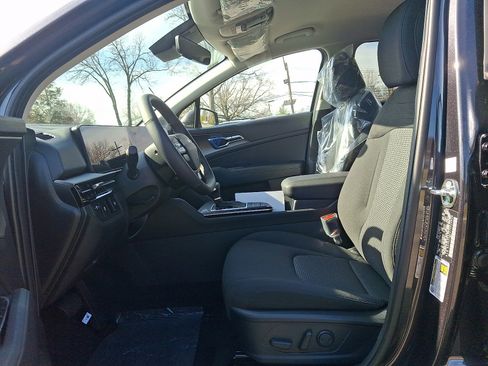 New 2026 Kia Sportage LX image 13