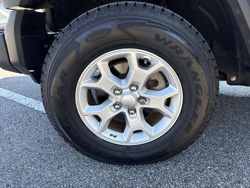 Used 2021 Jeep Wrangler Unlimited Islander image 33