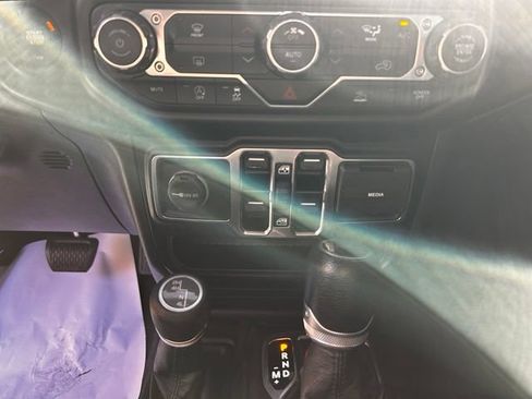 Used 2022 Jeep Gladiator Sport AWD/4WD image 22