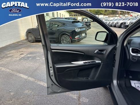 Used 2020 Dodge Journey SE w/ SE Popular Equipment Group image 19