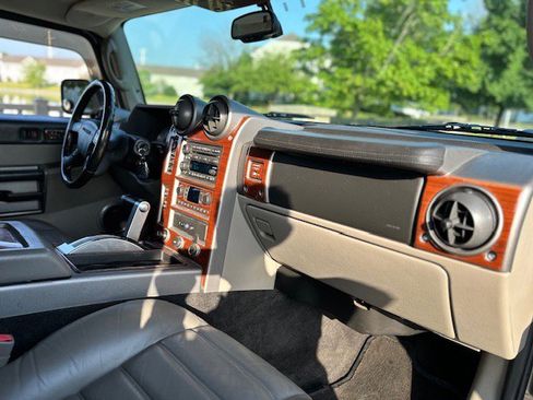 Used 2003 HUMMER H2 Luxury w/ Preferred Equipment Group image 35
