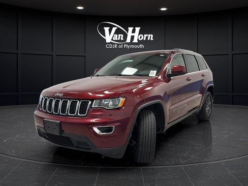 Used 2019 Jeep Grand Cherokee Laredo AWD/4WD image 3