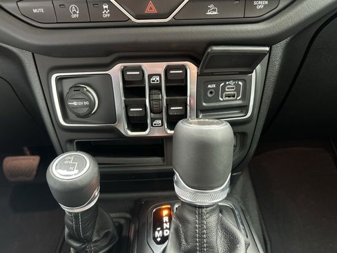 New 2025 Jeep Gladiator Sport image 46