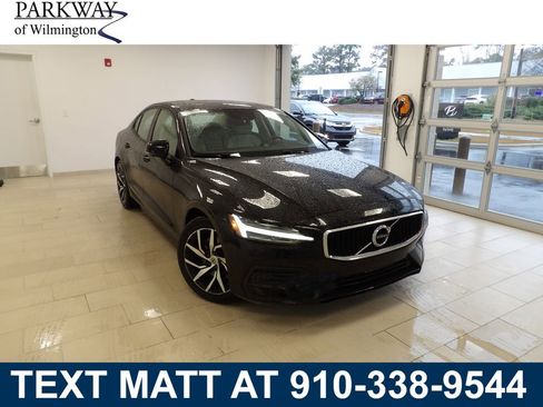 Used 2019 Volvo S60 T5 Momentum image 1