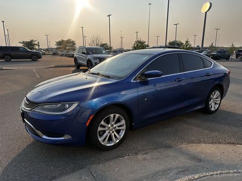 Used 2016 Chrysler 200 Limited FWD image 2