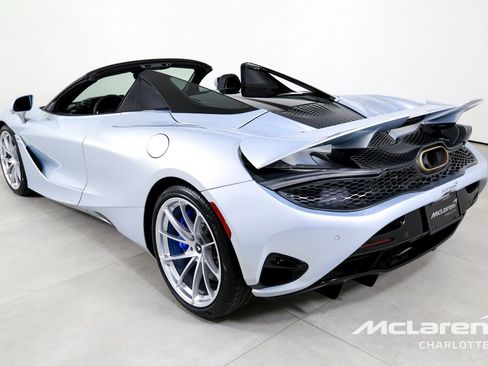 Used 2026 McLaren 750S Spider RWD image 8