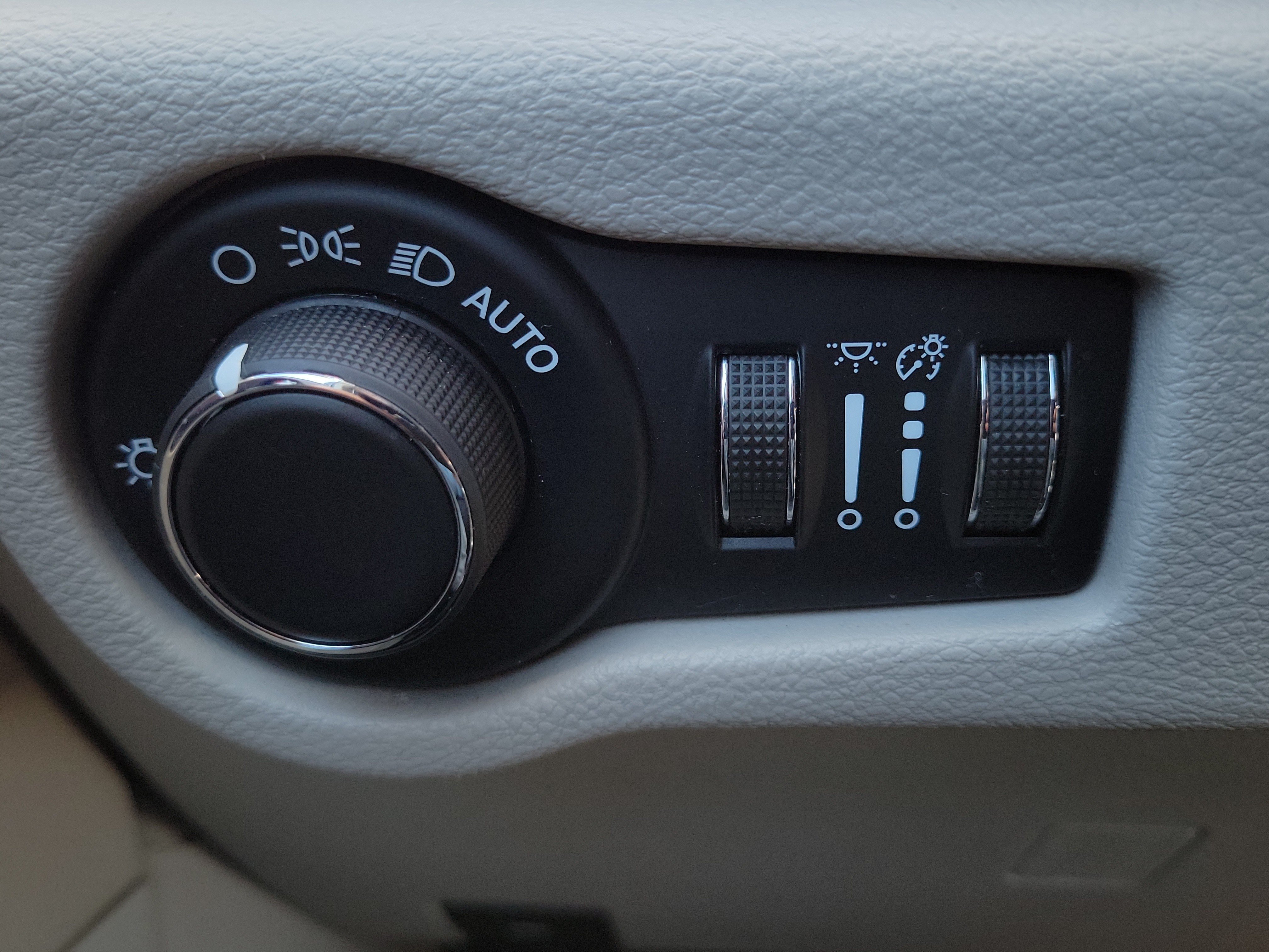 Used 2019 Chrysler Pacifica LX w/ Tire & Wheel Group FWD image 30