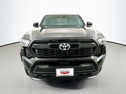 Certified 2025 Toyota Tacoma TRD Off-Road AWD/4WD image 2