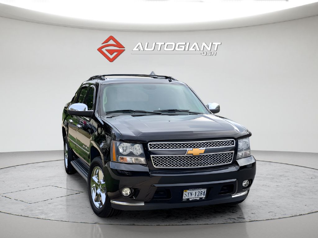 Used 2013 Chevrolet Avalanche LTZ AWD/4WD image 3