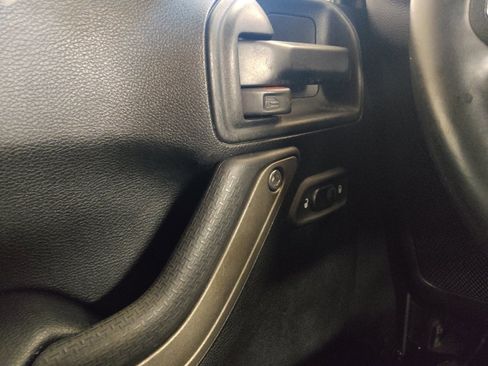 Used 2018 Jeep Wrangler Unlimited Sport S AWD/4WD image 27