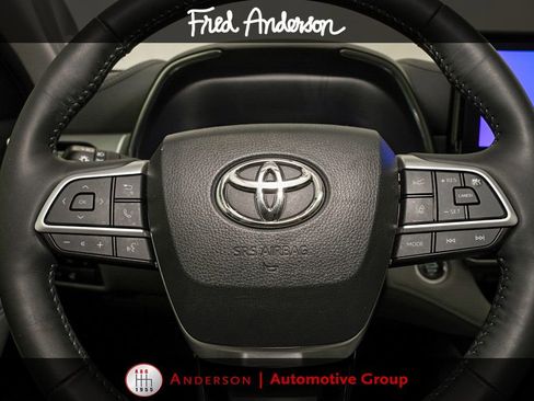 Used 2024 Toyota Highlander Platinum FWD image 21