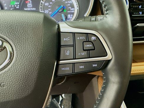 Used 2022 Toyota Highlander Platinum AWD/4WD image 13