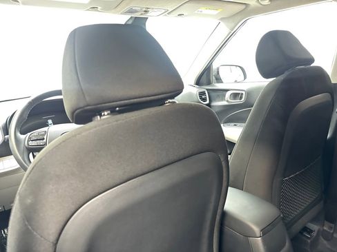 Used 2025 Hyundai Venue SEL FWD image 34