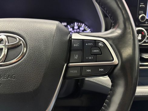 Used 2022 Toyota Highlander Limited FWD image 24