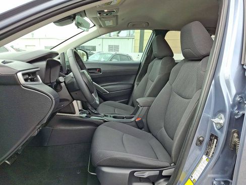 Used 2025 Toyota Corolla Cross LE image 24