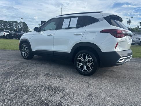 Used 2023 Kia Seltos EX image 2