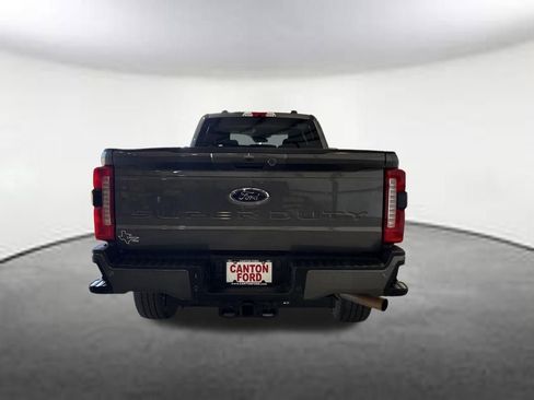 Used 2025 Ford F350 XLT w/ Black Appearance Package image 4