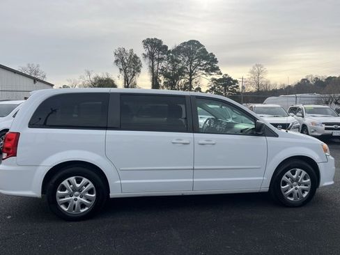 Used 2017 Dodge Grand Caravan SE image 5