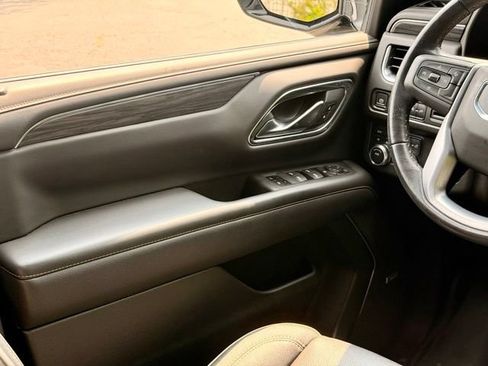 Used 2022 GMC Yukon XL SLT AWD/4WD image 21