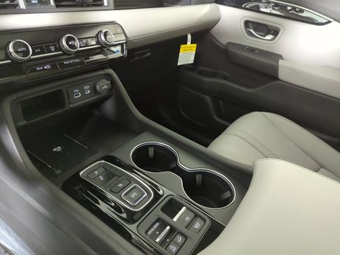 New 2025 Honda Pilot Touring image 19